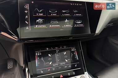 Позашляховик / Кросовер Audi e-tron 2021 в 