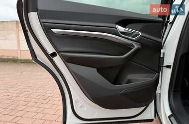 Позашляховик / Кросовер Audi e-tron 2021 в 
