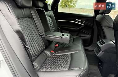 Позашляховик / Кросовер Audi e-tron 2021 в 