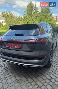 Внедорожник / Кроссовер Audi e-tron 2021 в 