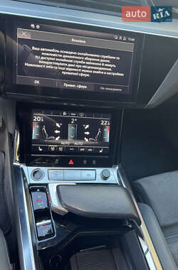 Внедорожник / Кроссовер Audi e-tron 2021 в 