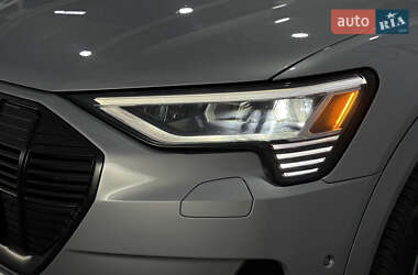 Внедорожник / Кроссовер Audi e-tron 2021 в 