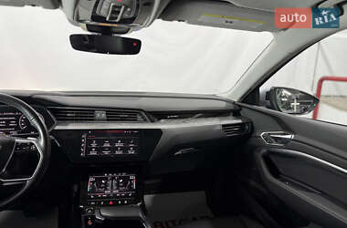 Внедорожник / Кроссовер Audi e-tron 2021 в 