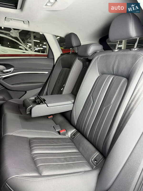 Внедорожник / Кроссовер Audi e-tron 2021 в Одессе