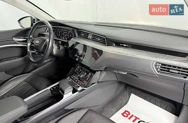 Внедорожник / Кроссовер Audi e-tron 2021 в 