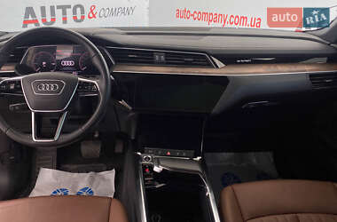 Внедорожник / Кроссовер Audi e-tron 2021 в 