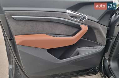 Позашляховик / Кросовер Audi e-tron 2020 в 