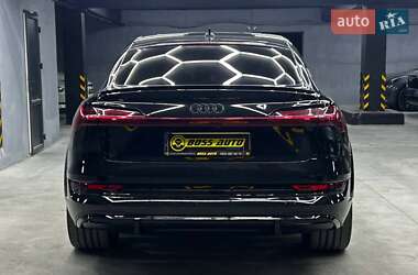 Позашляховик / Кросовер Audi e-tron 2022 в 