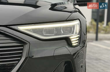 Позашляховик / Кросовер Audi e-tron 2021 в 