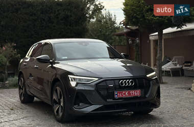 Внедорожник / Кроссовер Audi e-tron 2022 в 