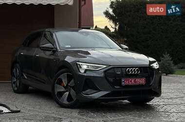 Внедорожник / Кроссовер Audi e-tron 2022 в 