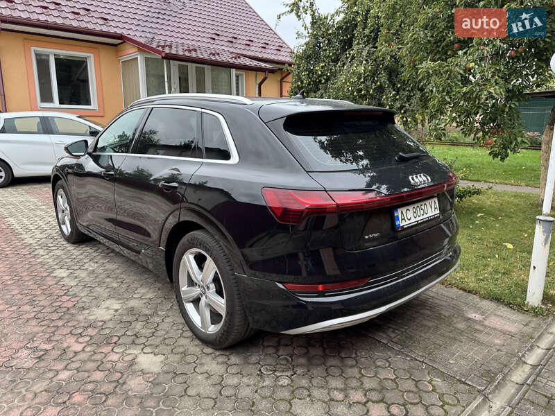 Позашляховик / Кросовер Audi e-tron 2019 в Володимирі