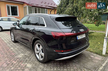Позашляховик / Кросовер Audi e-tron 2019 в 