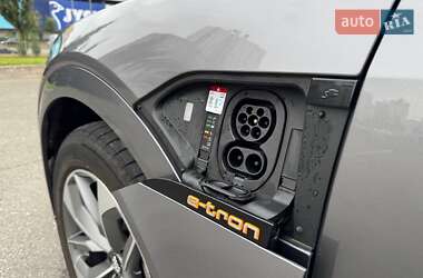 Позашляховик / Кросовер Audi e-tron 2020 в 