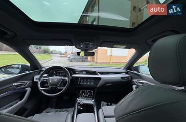 Позашляховик / Кросовер Audi e-tron 2021 в 