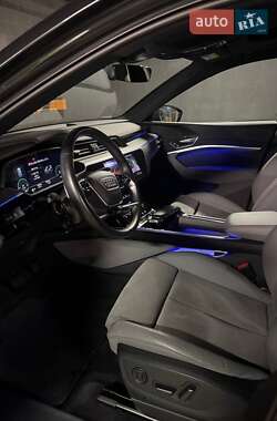 Позашляховик / Кросовер Audi e-tron 2021 в 