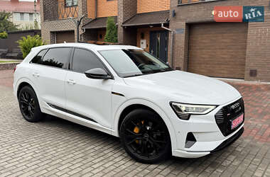 Позашляховик / Кросовер Audi e-tron 2023 в 