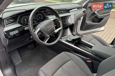 Позашляховик / Кросовер Audi e-tron 2023 в 