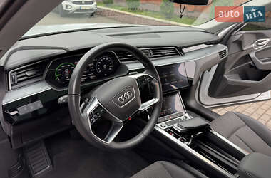 Позашляховик / Кросовер Audi e-tron 2023 в 