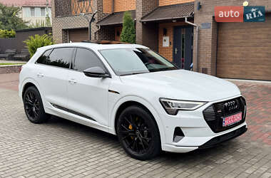 Позашляховик / Кросовер Audi e-tron 2023 в 