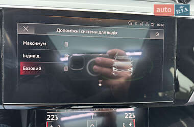 Позашляховик / Кросовер Audi e-tron 2023 в 