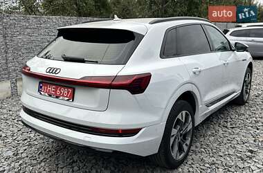 Внедорожник / Кроссовер Audi e-tron 2020 в 