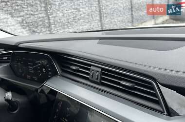 Внедорожник / Кроссовер Audi e-tron 2020 в 