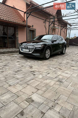 Внедорожник / Кроссовер Audi e-tron 2021 в 
