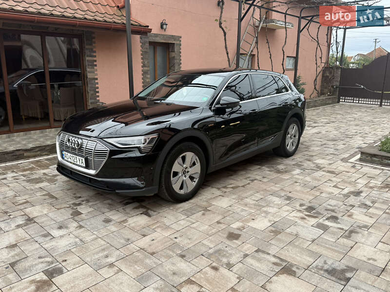 Внедорожник / Кроссовер Audi e-tron 2021 в Иршаве