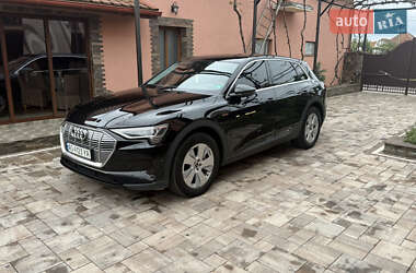 Внедорожник / Кроссовер Audi e-tron 2021 в 