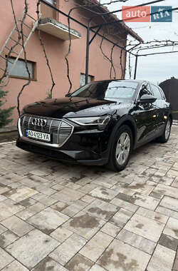 Внедорожник / Кроссовер Audi e-tron 2021 в 