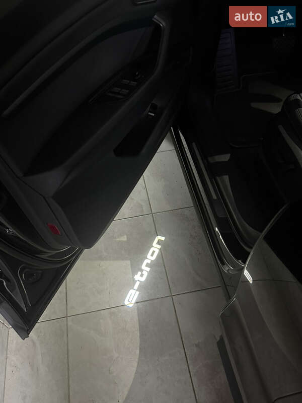 Внедорожник / Кроссовер Audi e-tron 2021 в Иршаве