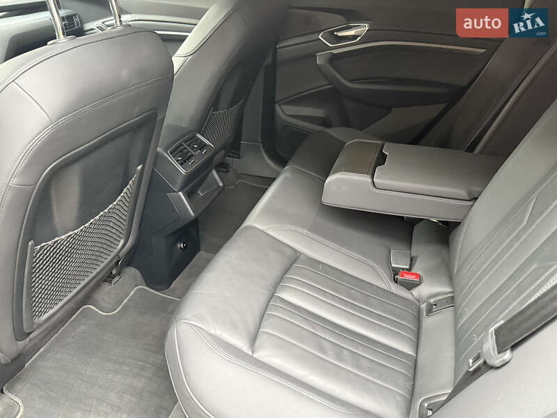 Внедорожник / Кроссовер Audi e-tron 2021 в Иршаве