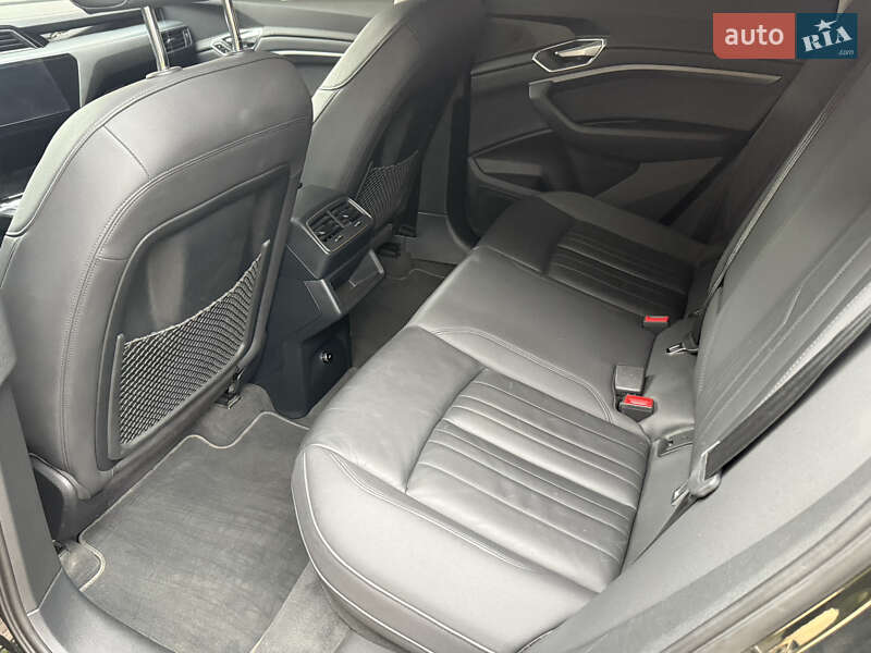 Внедорожник / Кроссовер Audi e-tron 2021 в Иршаве