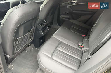 Внедорожник / Кроссовер Audi e-tron 2021 в 