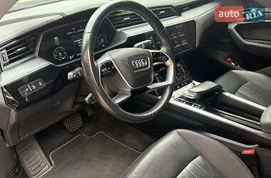 Внедорожник / Кроссовер Audi e-tron 2021 в 