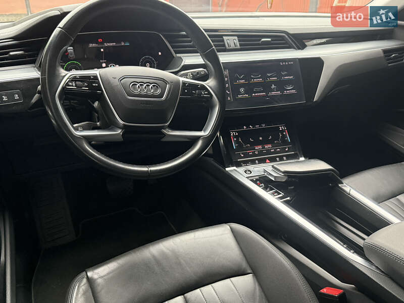 Внедорожник / Кроссовер Audi e-tron 2021 в Иршаве