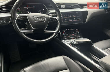 Внедорожник / Кроссовер Audi e-tron 2021 в 