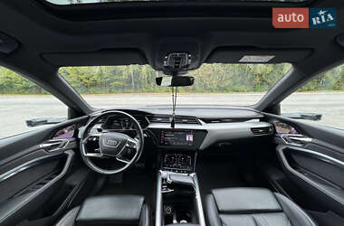 Позашляховик / Кросовер Audi e-tron 2019 в 