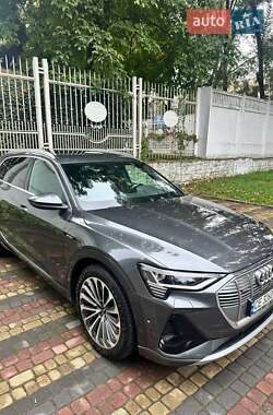 Позашляховик / Кросовер Audi e-tron 2021 в 