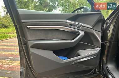 Позашляховик / Кросовер Audi e-tron 2021 в 