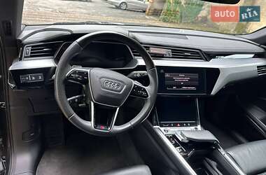 Позашляховик / Кросовер Audi e-tron 2021 в 