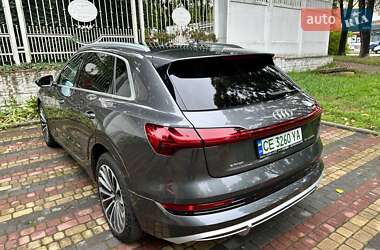 Позашляховик / Кросовер Audi e-tron 2021 в 