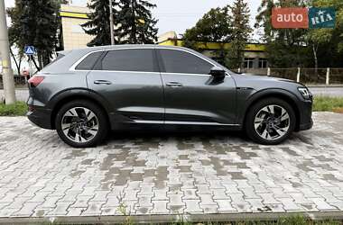 Внедорожник / Кроссовер Audi e-tron 2021 в 