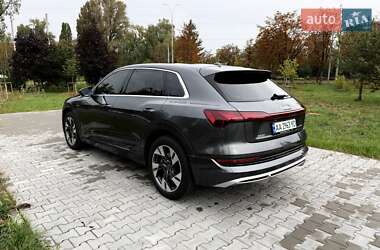 Внедорожник / Кроссовер Audi e-tron 2021 в 