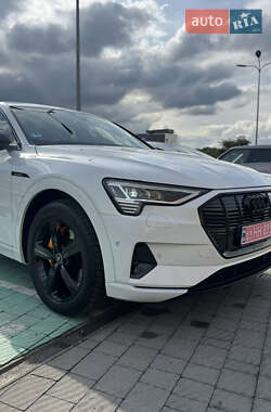 Позашляховик / Кросовер Audi e-tron 2023 в 