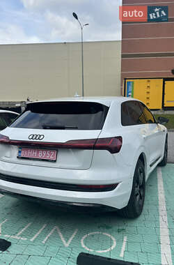 Позашляховик / Кросовер Audi e-tron 2023 в 