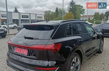 Позашляховик / Кросовер Audi e-tron 2021 в 