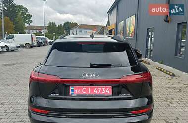 Позашляховик / Кросовер Audi e-tron 2021 в 