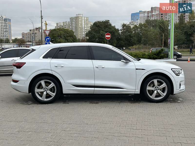 Внедорожник / Кроссовер Audi e-tron 2019 в Киеве